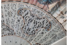 Exotismes en camaïeu, éventail vers 1740-50