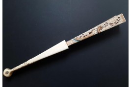 Exotismes en camaïeu, éventail vers 1740-50