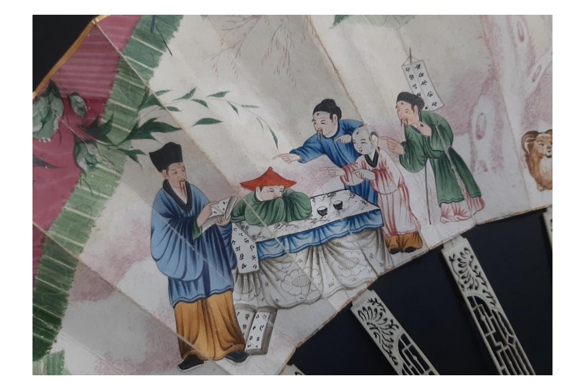 C'est lui ! Éventail Compagnie des Indes vers 1760-70