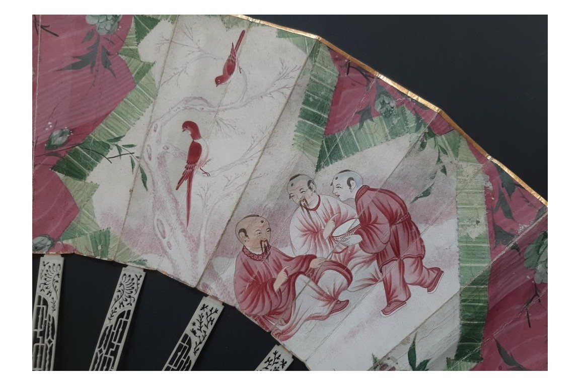 C'est lui ! Éventail Compagnie des Indes vers 1760-70