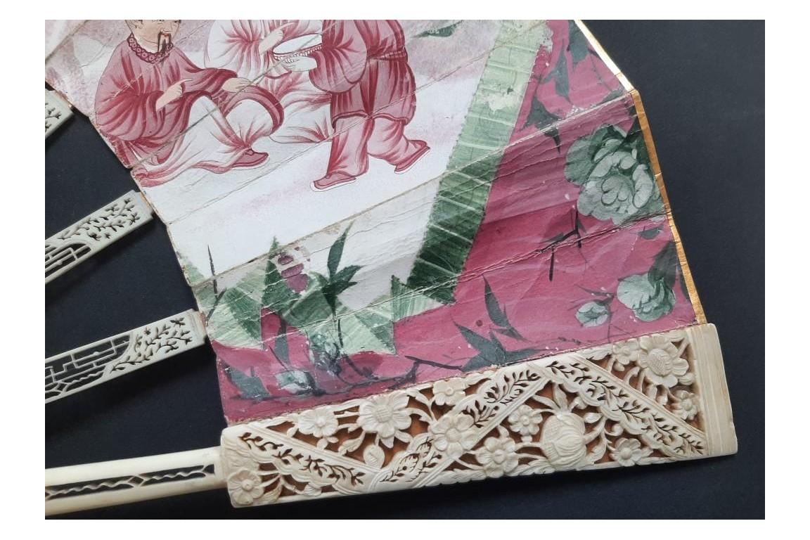 C'est lui ! Éventail Compagnie des Indes vers 1760-70