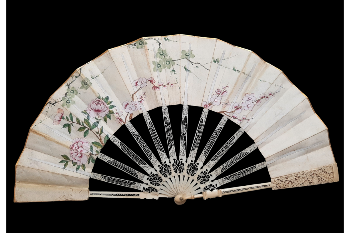 C'est lui ! Éventail Compagnie des Indes vers 1760-70