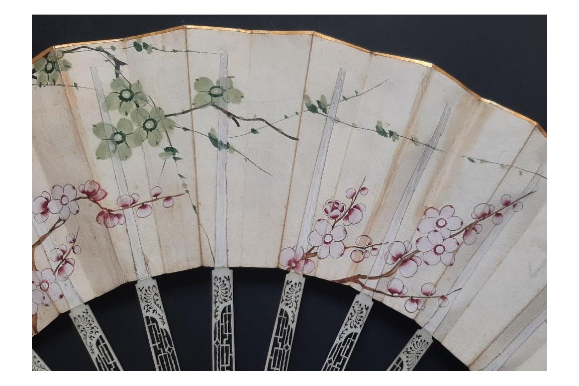 C'est lui ! Éventail Compagnie des Indes vers 1760-70