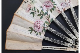 C'est lui ! Éventail Compagnie des Indes vers 1760-70