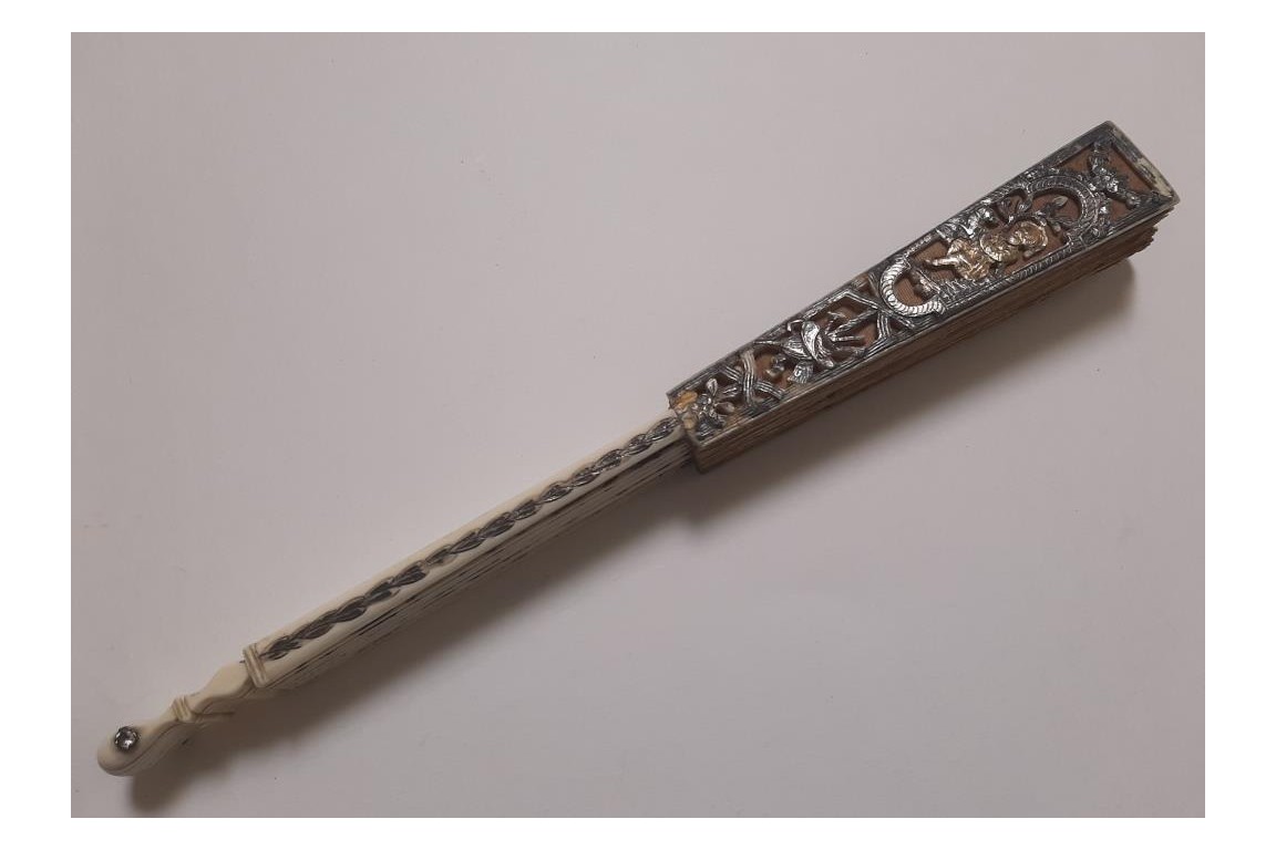 Conversation aux fenêtres, éventail vers 1760-80