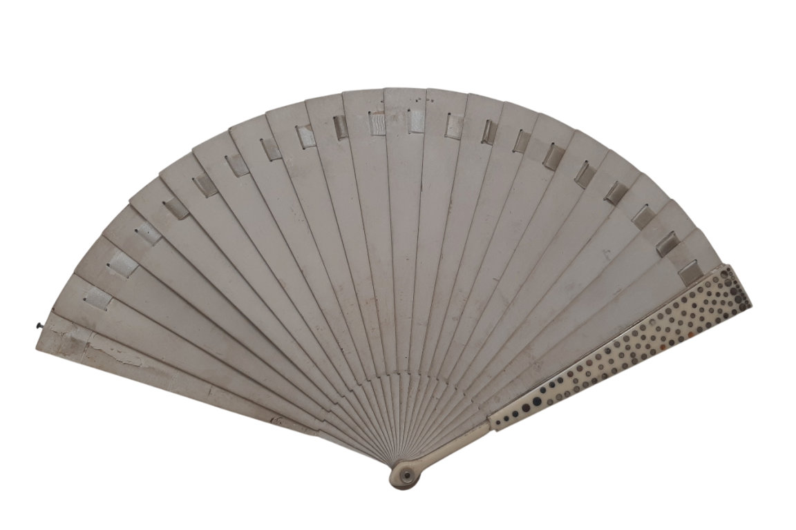 Danse arabe, éventail carnet de bal vers 1815-25 Danse arabe, éventail carnet de bal vers 1815-25