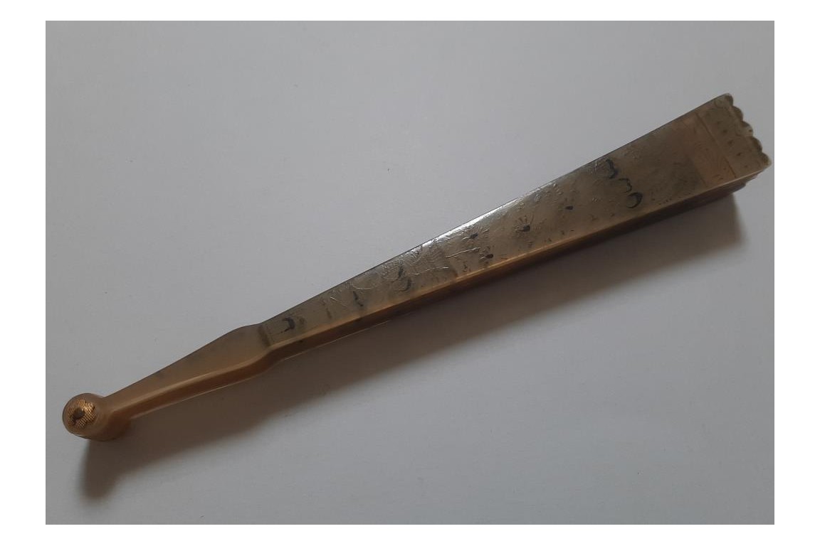 Chinoiserie aux acrobates, éventail vers 1820-30 Chinoiserie aux acrobates, éventail vers 1820-30