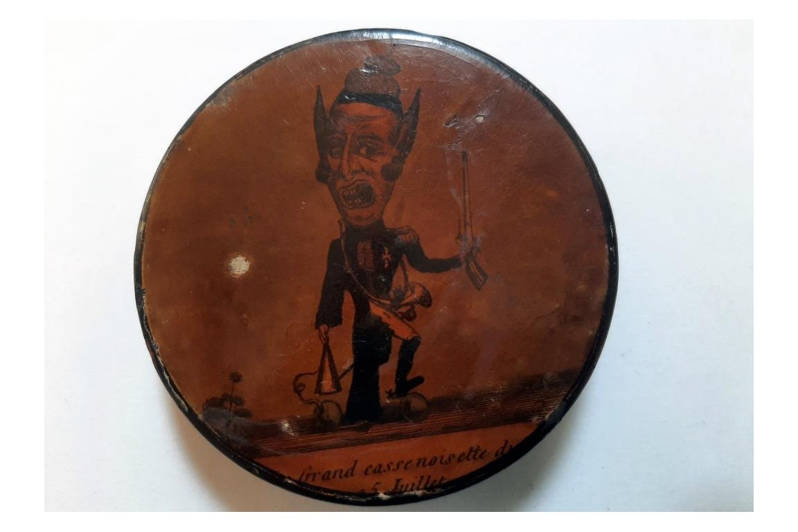 Charles X, le grand casse-noisette du 25 juillet, tabatière vers 1830