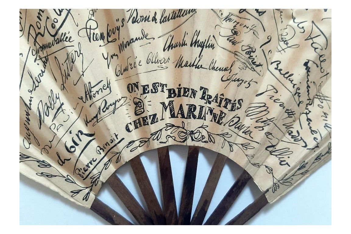 Chez Marianne, éventail publicitaire et autographe, période Art Déco