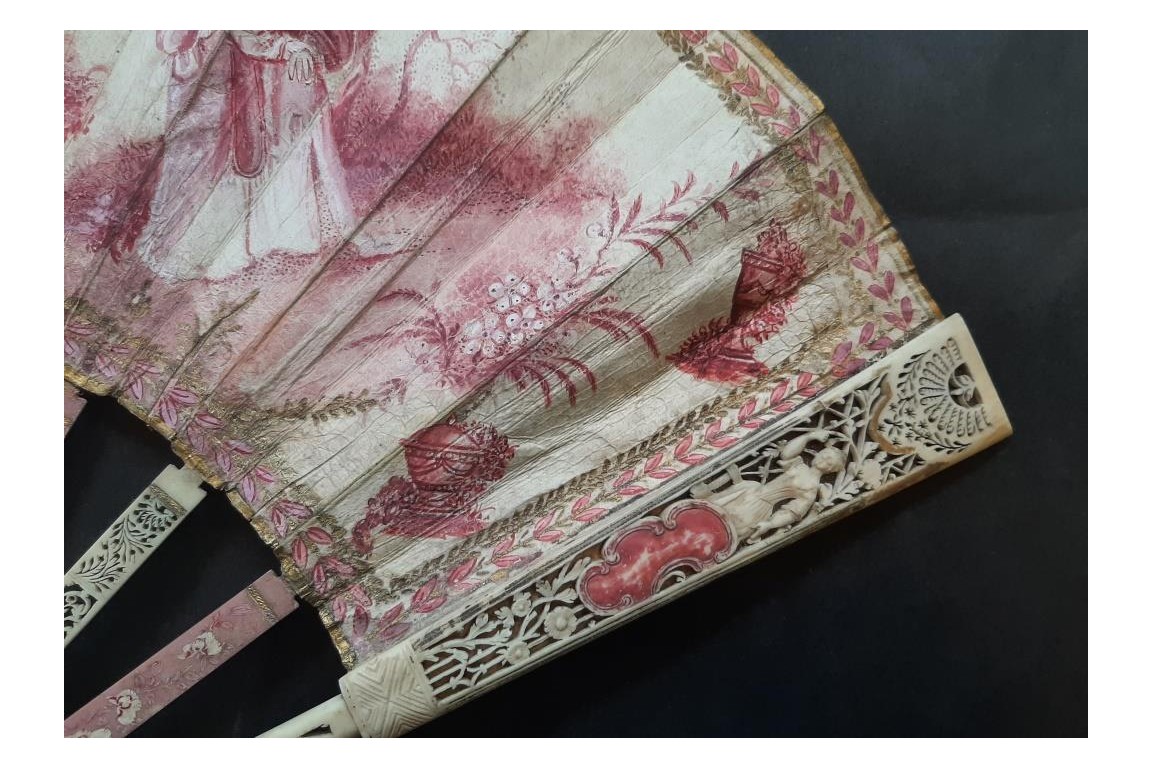 Un camaïeu pour le bal de la duchesse du Berry, éventail Duvelleroy