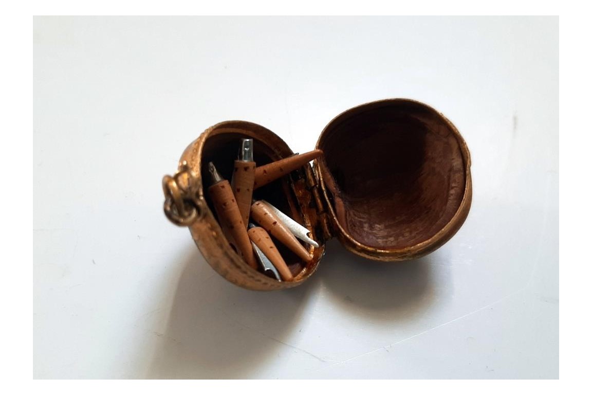 Surprise hazelnut, Nontron cutlery, 19th-20th century