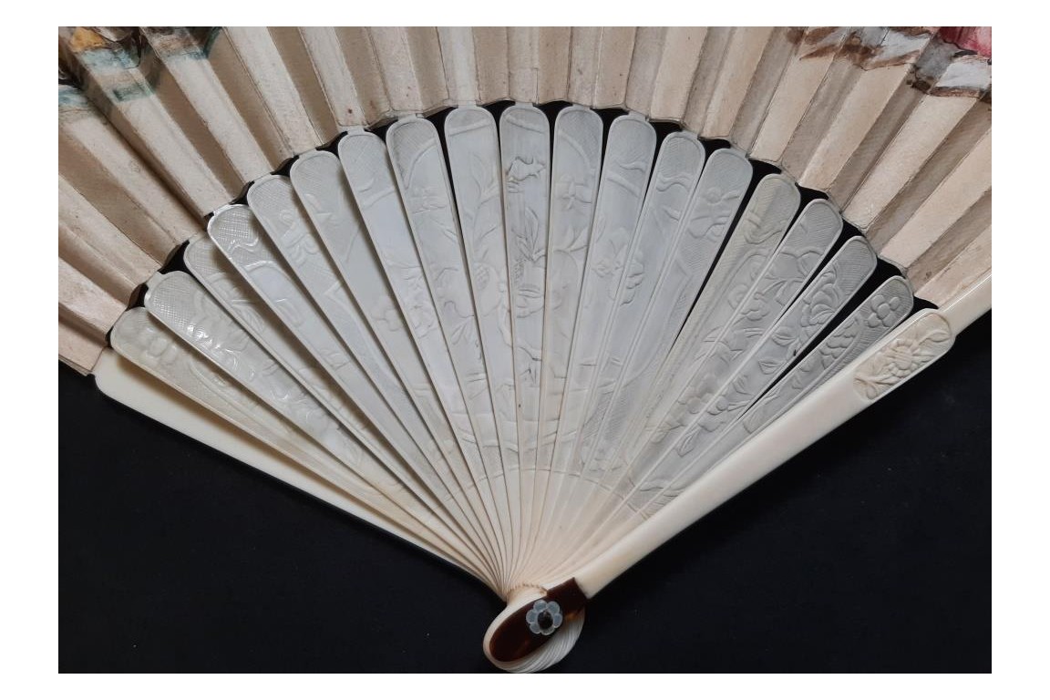 Mystérieuses runes, éventail vers 1730-40