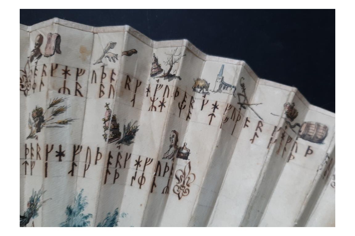 Mystérieuses runes, éventail vers 1730-40