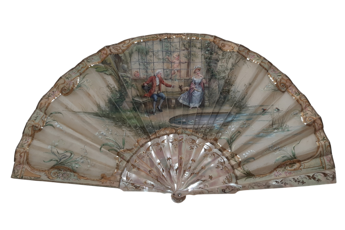 L'amour espion, éventail dedans-dehors vers 1900