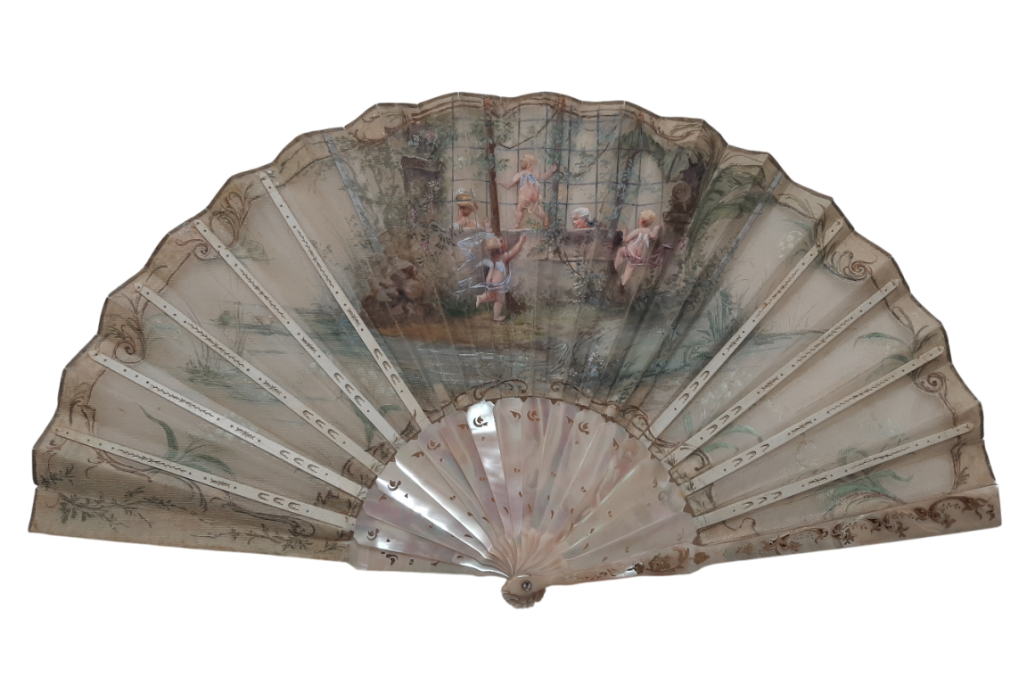 L'amour espion, éventail dedans-dehors vers 1900