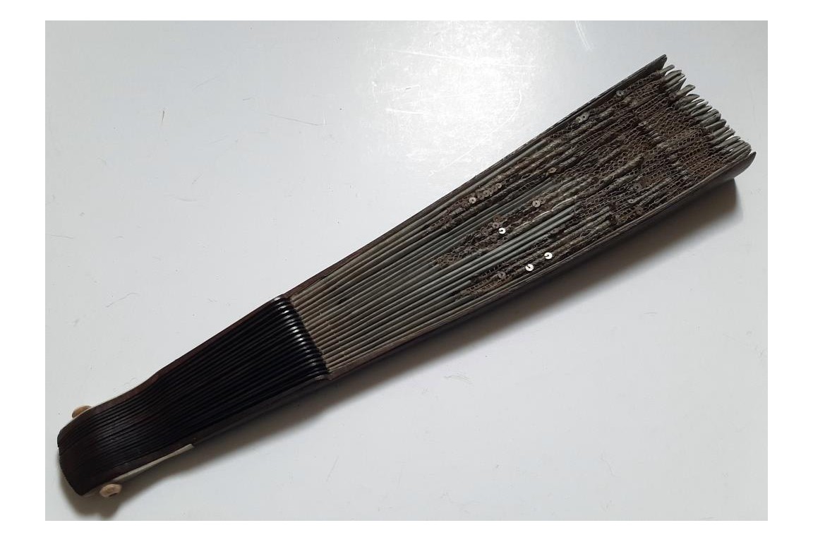 Fragile, fan circa 1795-1800