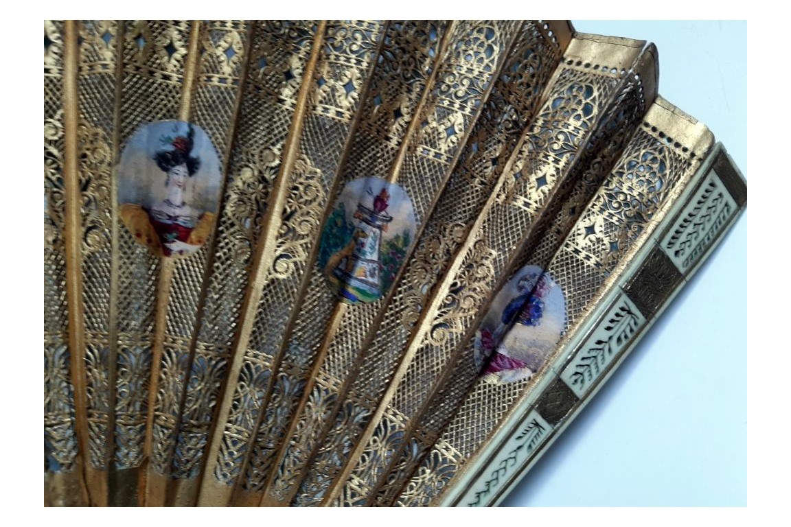 Elegant women of the Second Republic ? Fan circa 1848