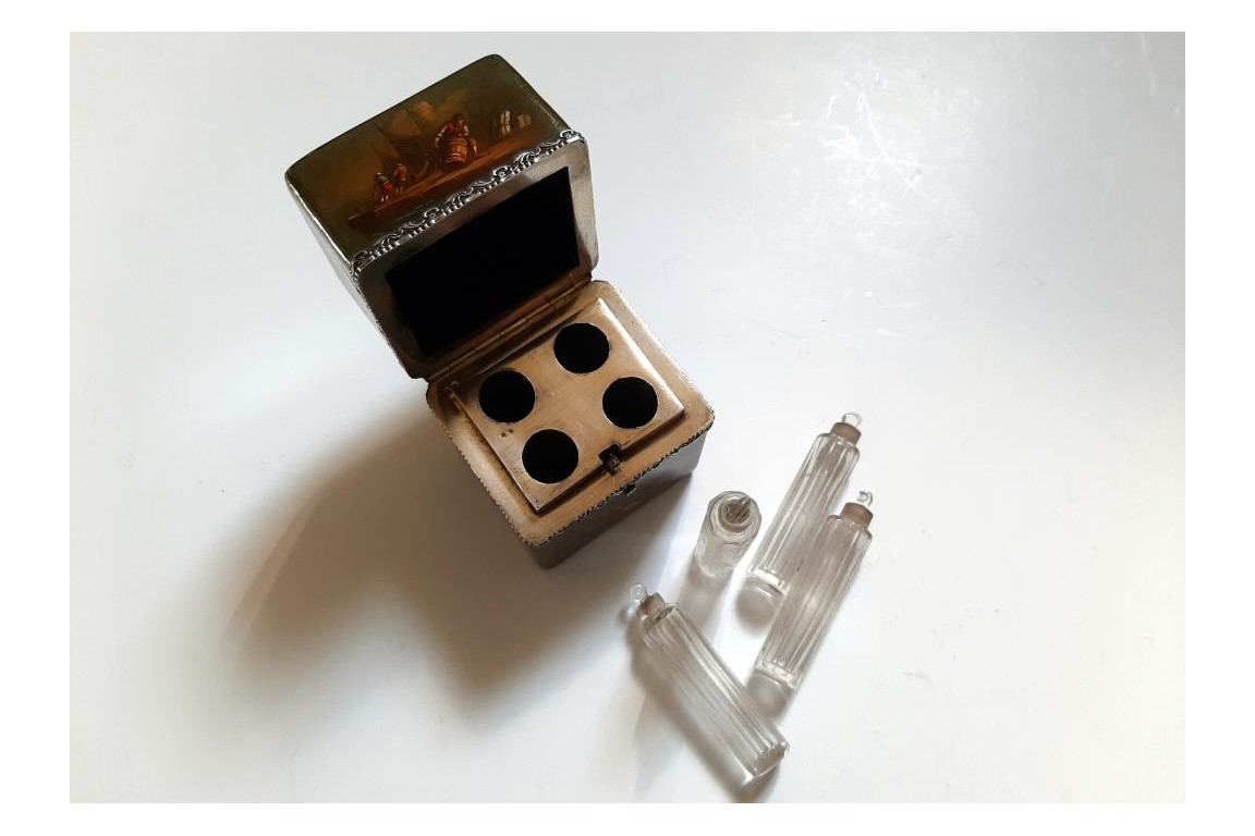 Perfume necessary in the style of the 18th century