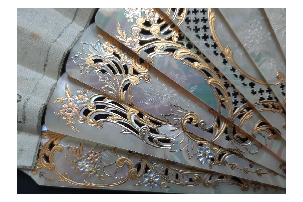 Le regard de l'amour, éventail de Micaël et Alexandre, vers 1880-95