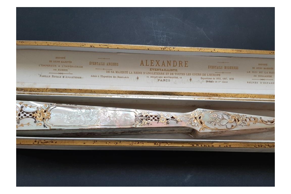 Le regard de l'amour, éventail de Micaël et Alexandre, vers 1880-95