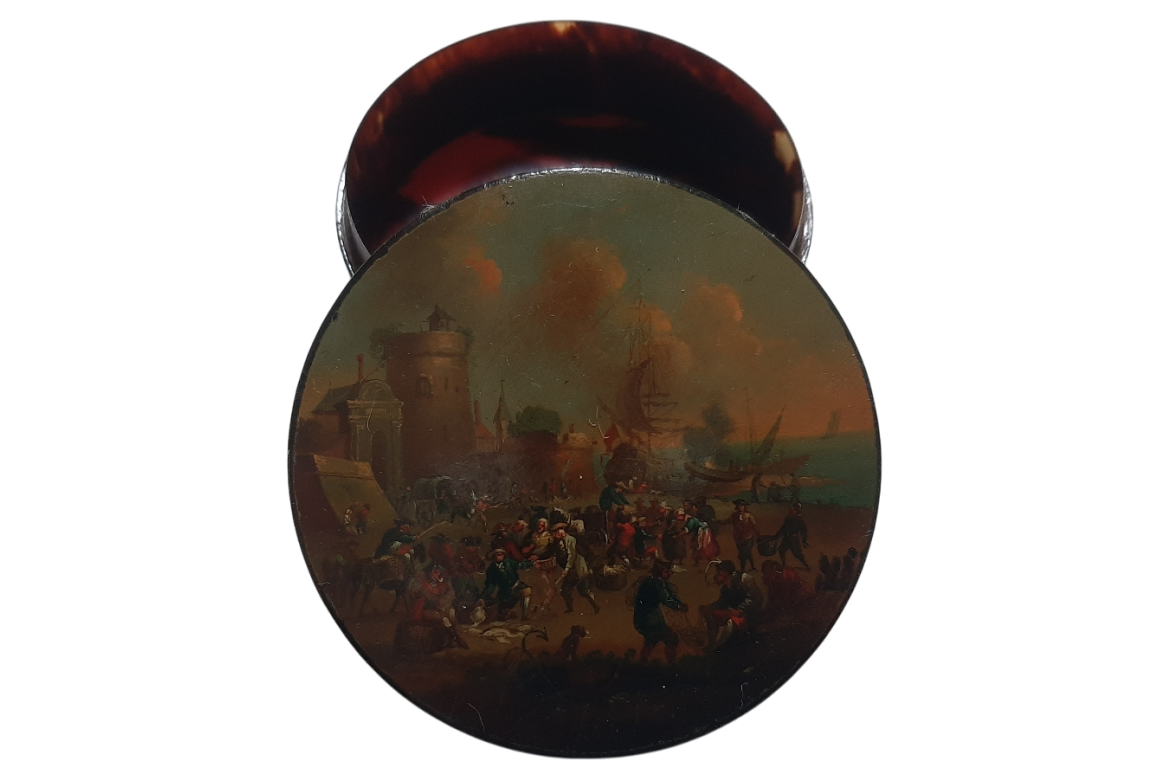 The fish market, 18th century snuffbox
