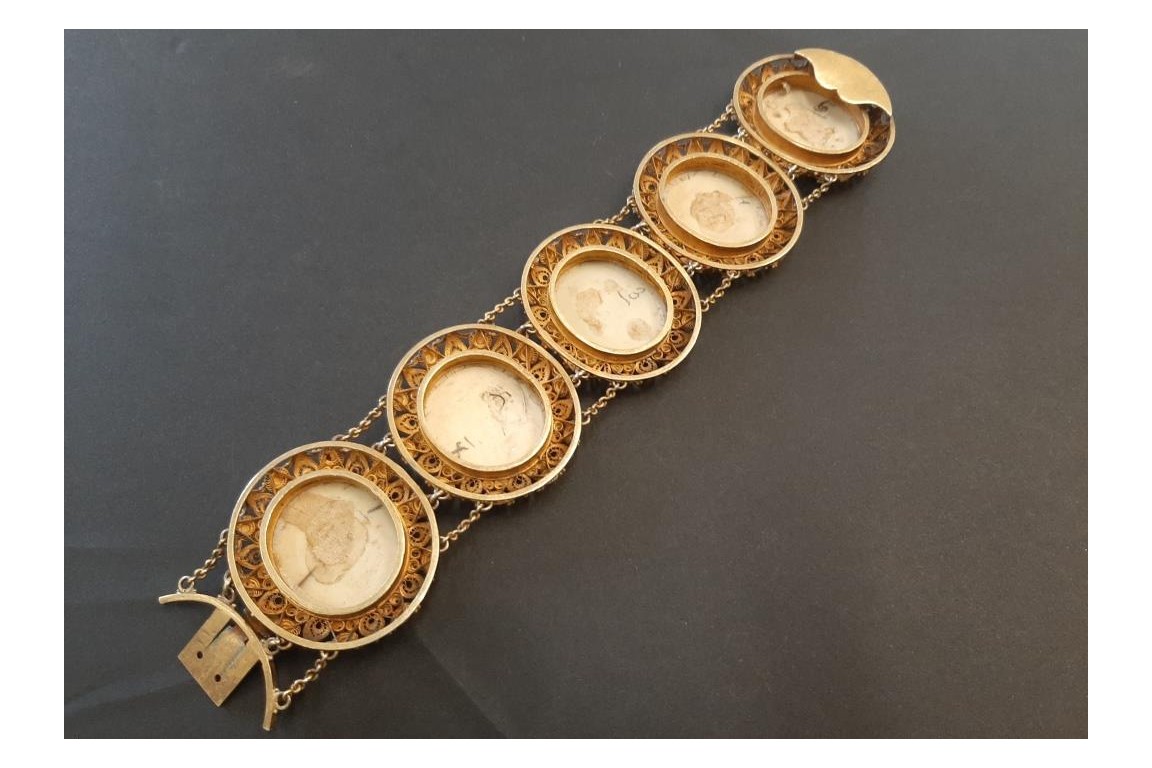 Bracelet souvenir de l'Inde, vers 1834-60