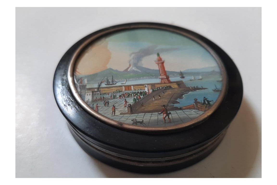 Vesuvius, green tortoiseshell snuffbox, 19th century