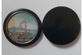 Vesuvius, green tortoiseshell snuffbox, 19th century