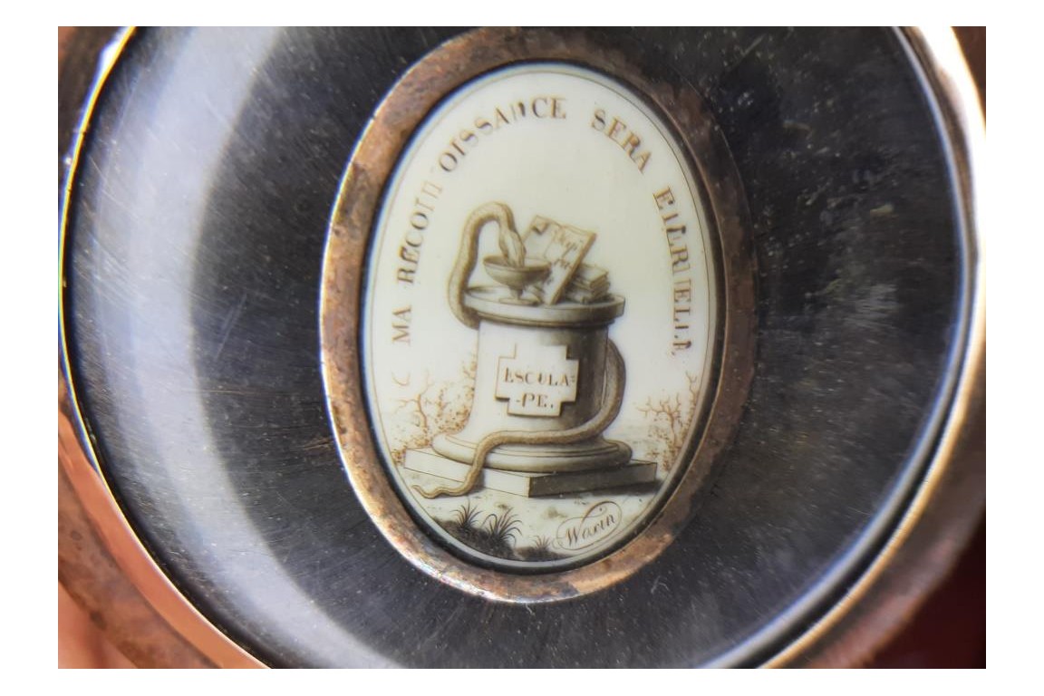 For healing, snuffbox by Woxin, circa 1810