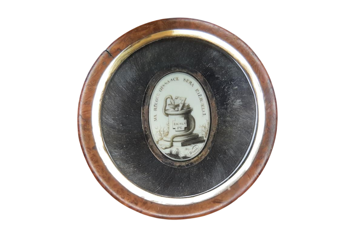 For healing, snuffbox by Woxin, circa 1810