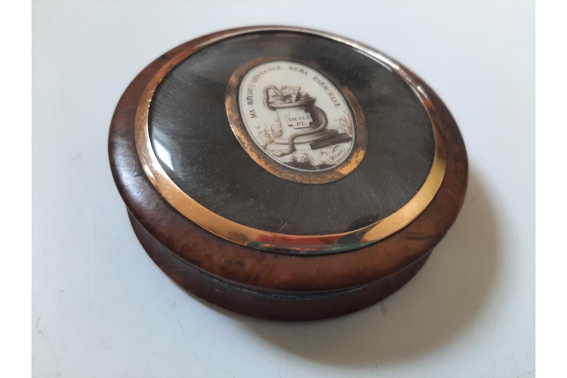 For healing, snuffbox by Woxin, circa 1810