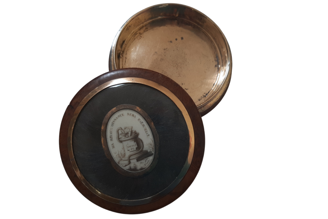 For healing, snuffbox by Woxin, circa 1810