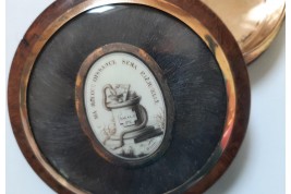 For healing, snuffbox by Woxin, circa 1810