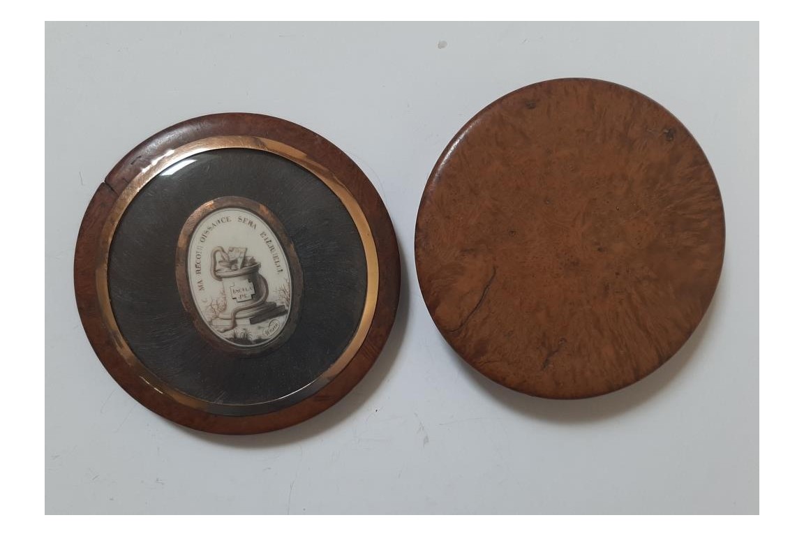 For healing, snuffbox by Woxin, circa 1810