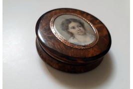 La petite fille, tabatière XIXème siècle