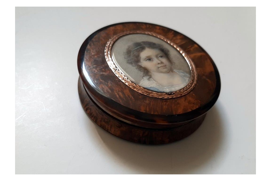 La petite fille, tabatière XIXème siècle