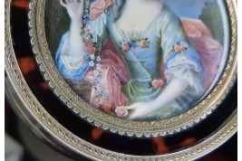 Belle aux fleurs, tabatière signée Bourgeois, XVIIIème