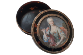 Woman with flower, 18th century snuffbox