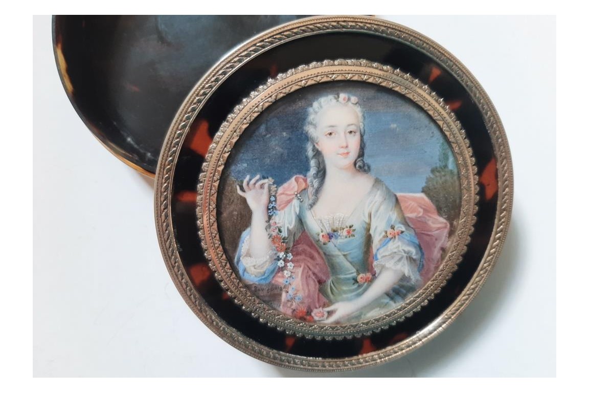 Belle aux fleurs, tabatière signée Bourgeois, XVIIIème
