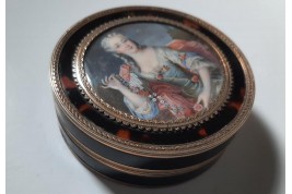 Woman with flower, 18th century snuffbox