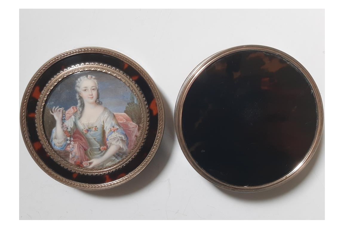 Belle aux fleurs, tabatière signée Bourgeois, XVIIIème