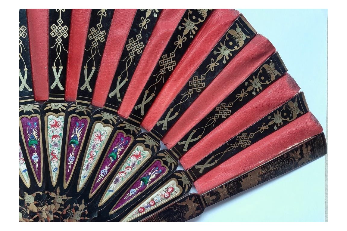 Red sultane, Chinese fan, 19th century