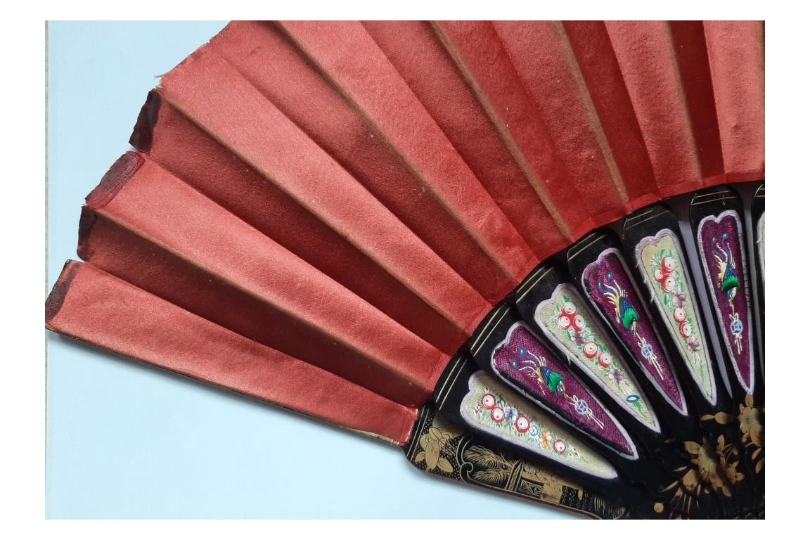 Red sultane, Chinese fan, 19th century