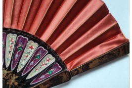 Red sultane, Chinese fan, 19th century