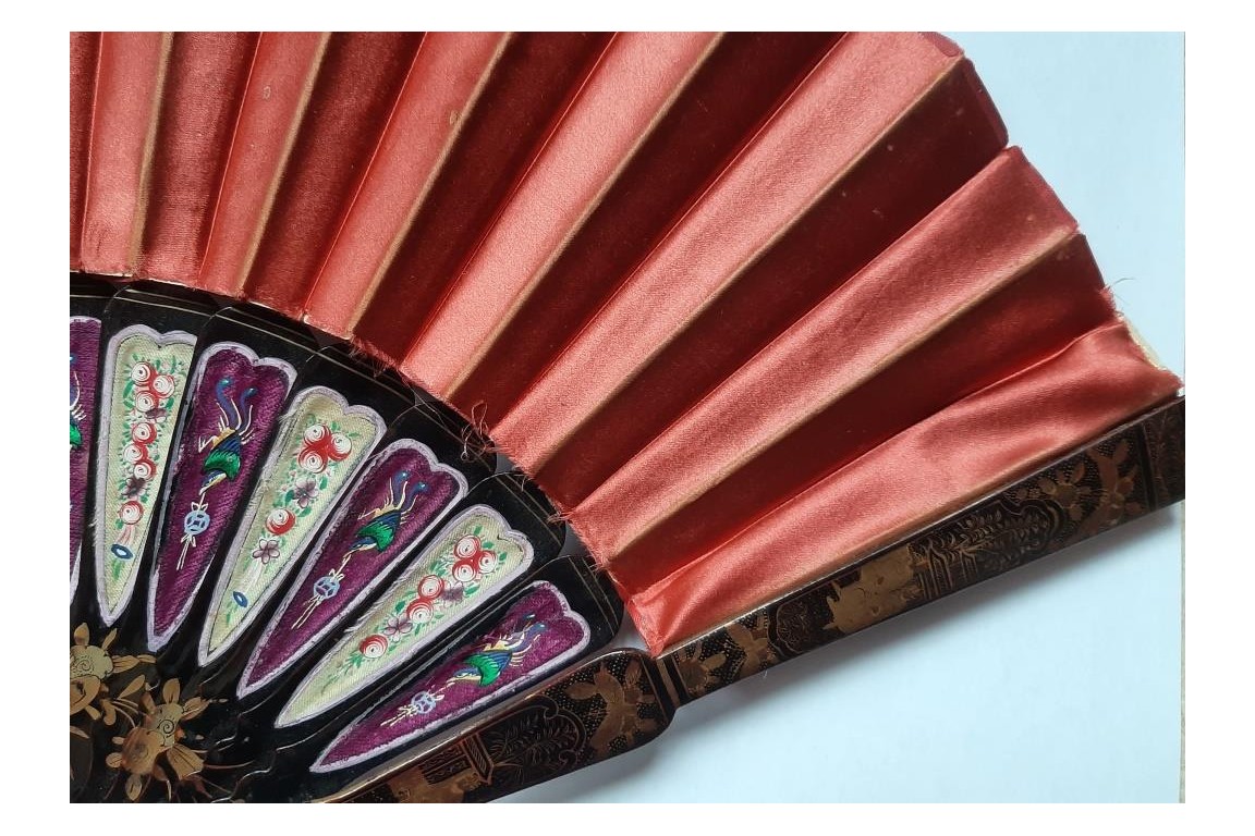 Red sultane, Chinese fan, 19th century