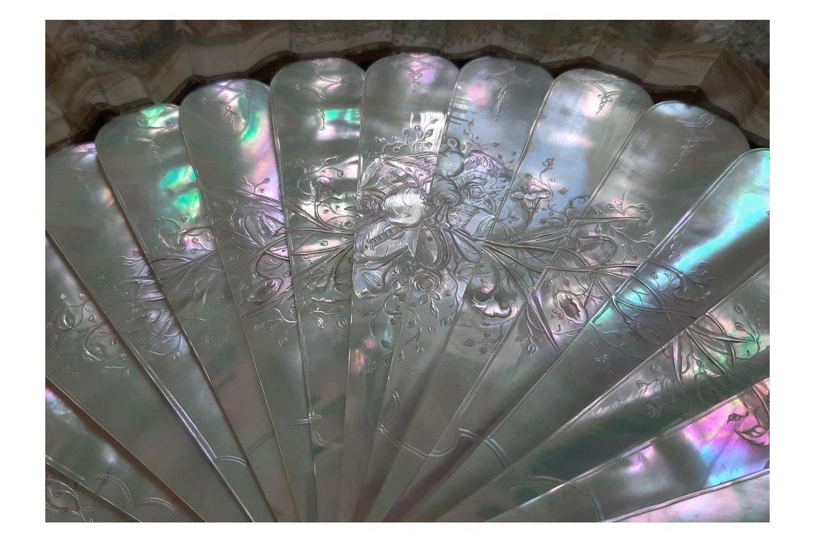 Catching love, Lasellaz fan, late 19th century