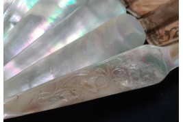 Attraper l’amour, éventail de Lasellaz fin XIXème siècle