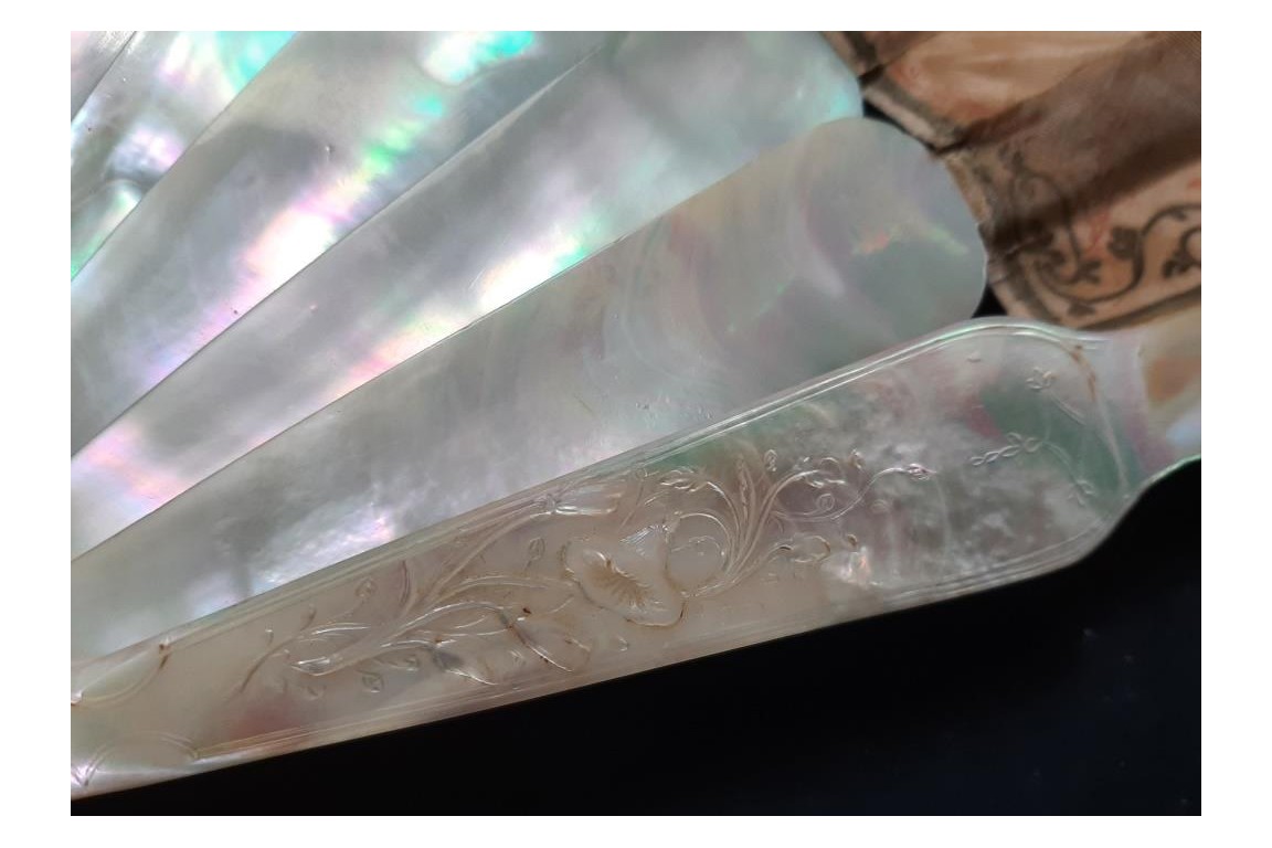 Catching love, Lasellaz fan, late 19th century