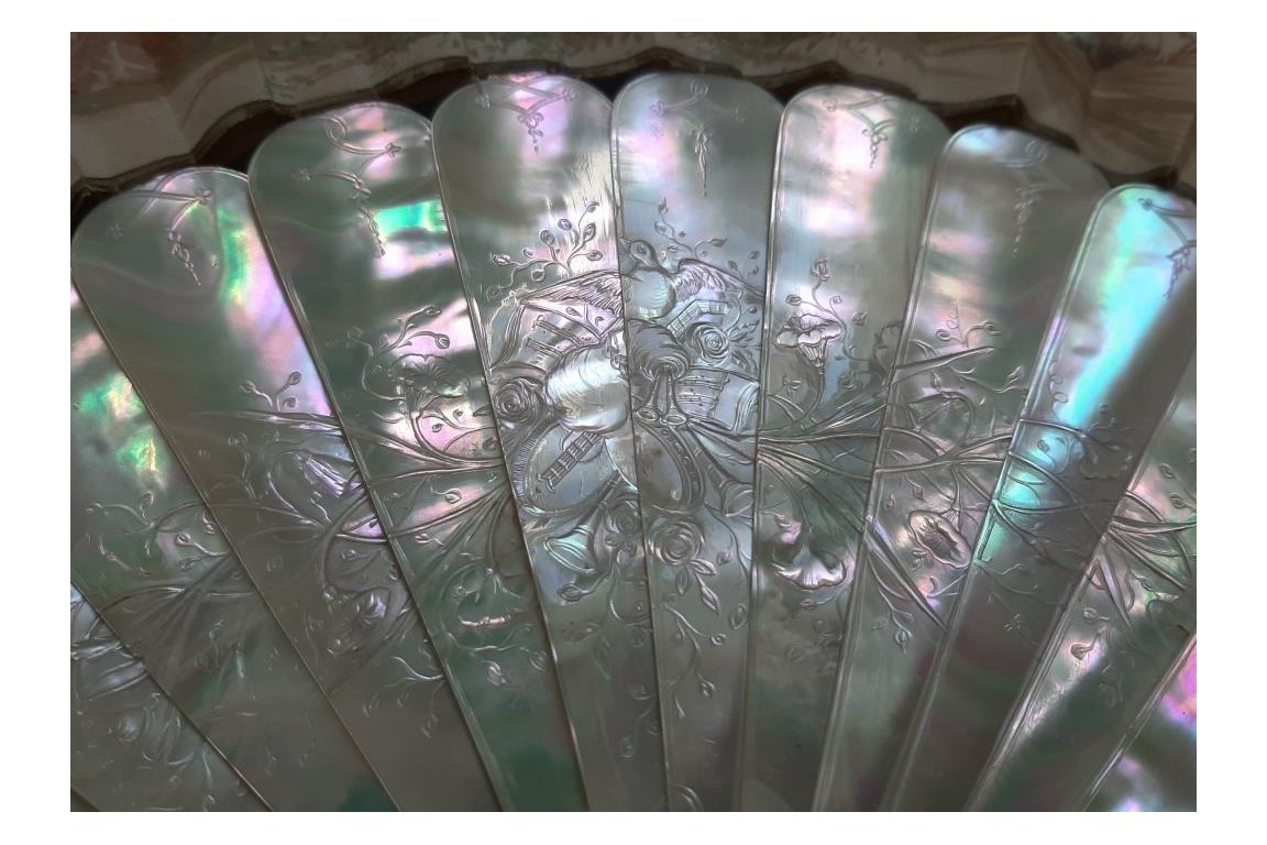 Catching love, Lasellaz fan, late 19th century