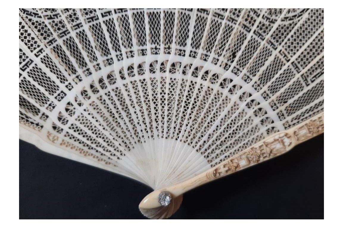 Chine géométrique, éventail vers 1795-1810